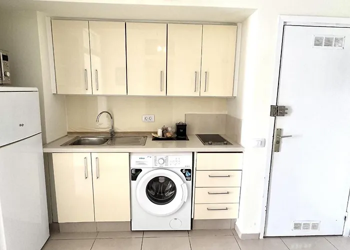 דירה Seafront Serenity By Deihu Experiences *